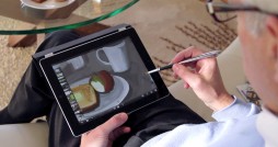 The Sensu Brush works with capacitive touch screens